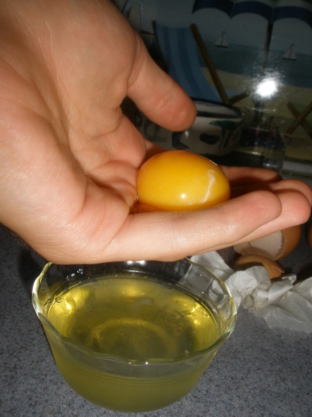 Good if you can open eggs with one hand